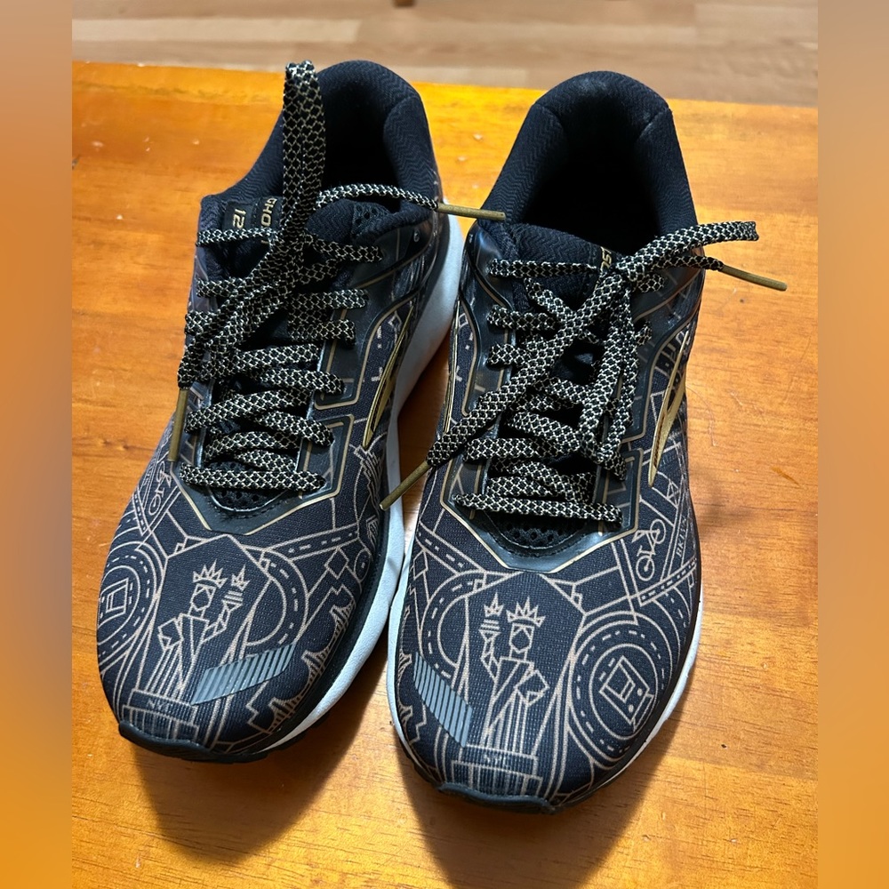 Brooks Ghost 12 - New York inspired design.  Size 8.5.  Black and gold.